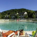 T3 Duplex Village Geolia Geniez D'olt Avec 2 Piscines Chauffée