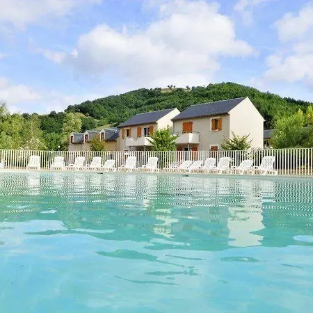 T3 Duplex Village Geolia Geniez D'olt Avec 2 Piscines Chauffée